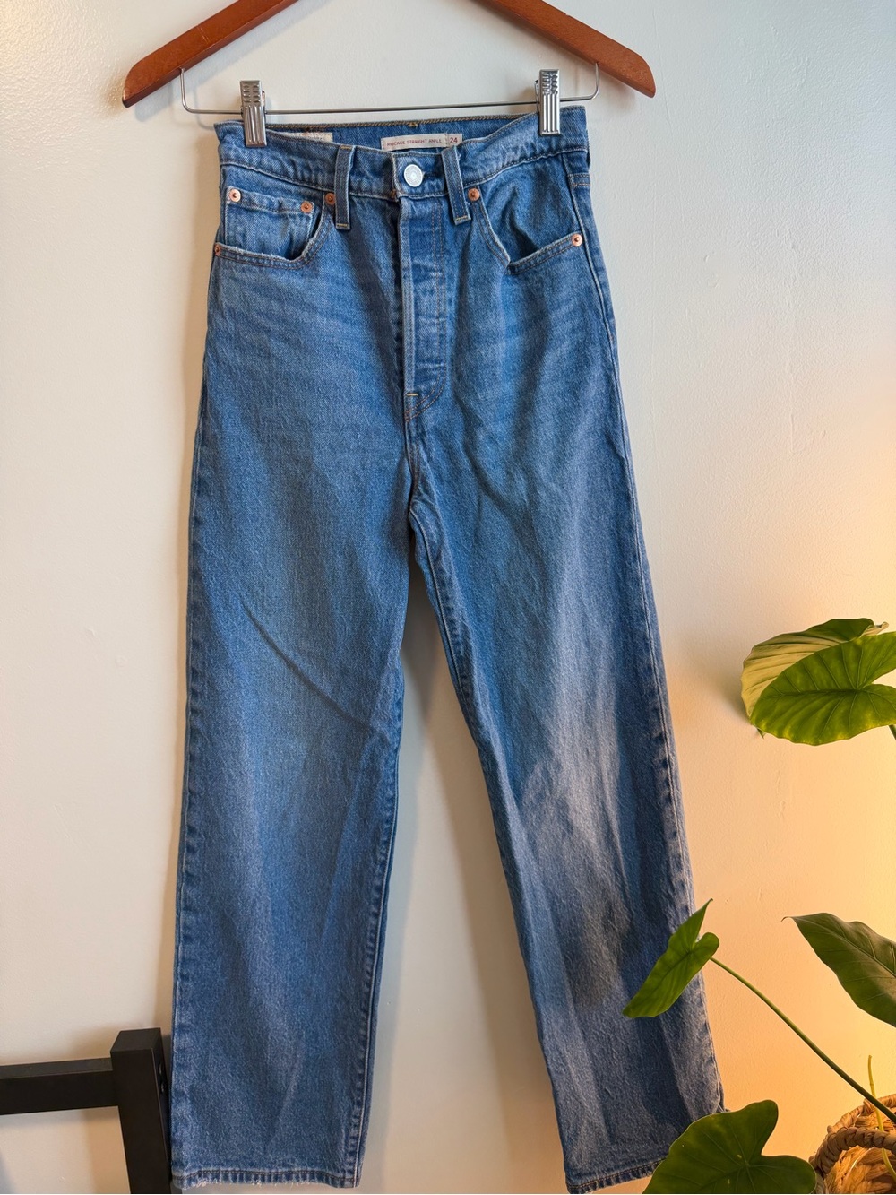 Levi’s Ribcage Straight-Leg ankle blue Jeans